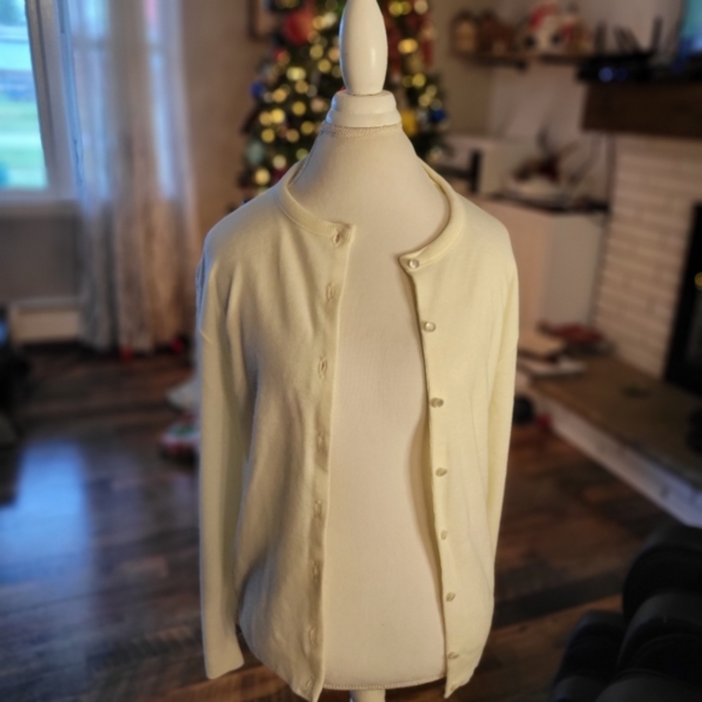Carly Blake white soft‎ grandma cardigan 1x